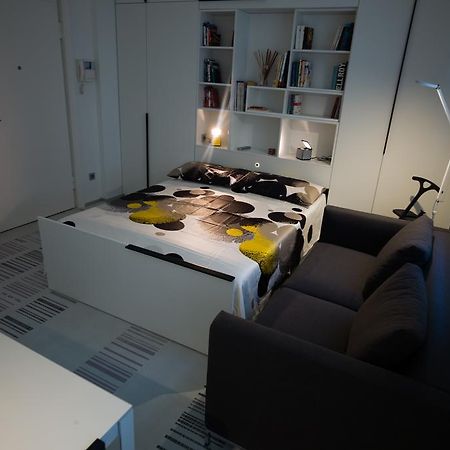 Stylish Mini In The Heart Of Milano Apartment Bilik gambar