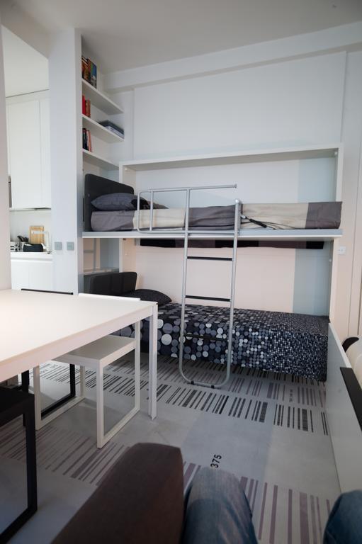 Stylish Mini In The Heart Of Milano Apartment Bilik gambar