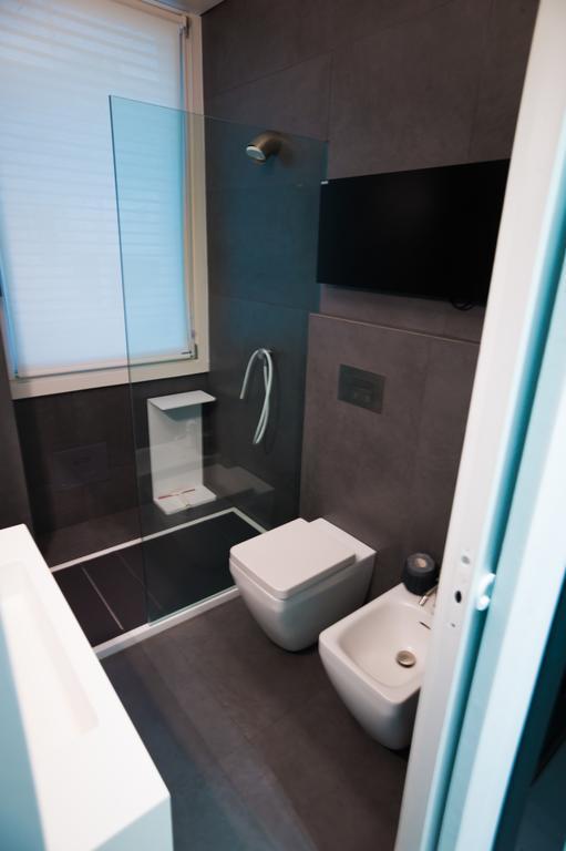 Stylish Mini In The Heart Of Milano Apartment Bilik gambar