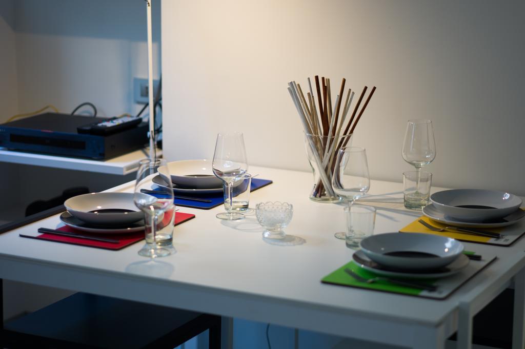 Stylish Mini In The Heart Of Milano Apartment Bilik gambar
