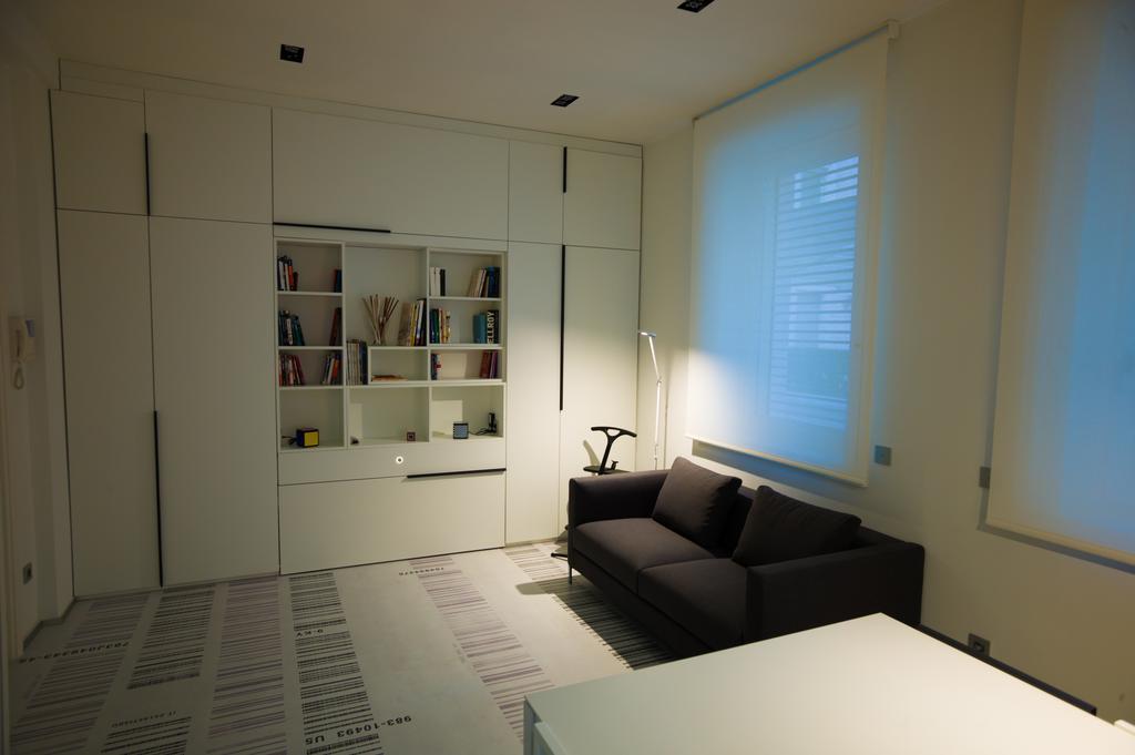 Stylish Mini In The Heart Of Milano Apartment Bilik gambar