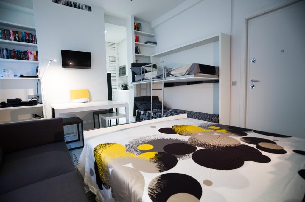 Stylish Mini In The Heart Of Milano Apartment Bilik gambar