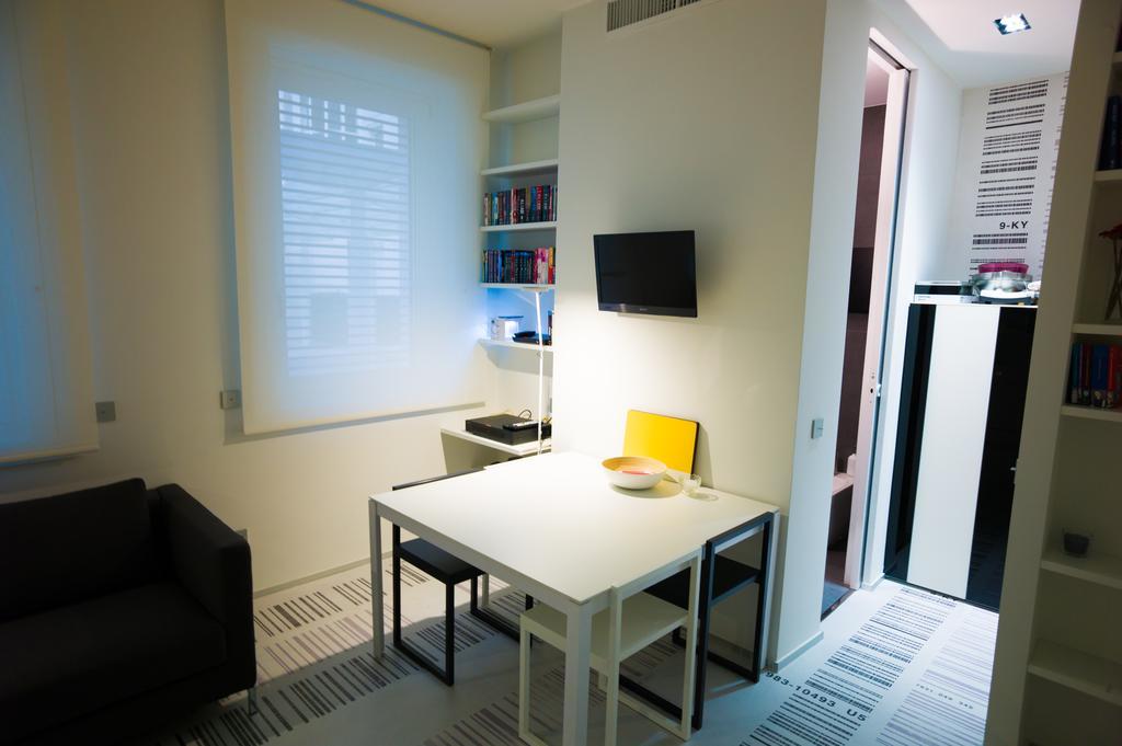 Stylish Mini In The Heart Of Milano Apartment Bilik gambar